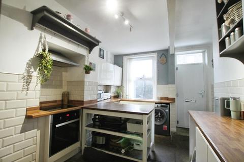 2 bedroom terraced house to rent, Angel Street, Baildon, BD17