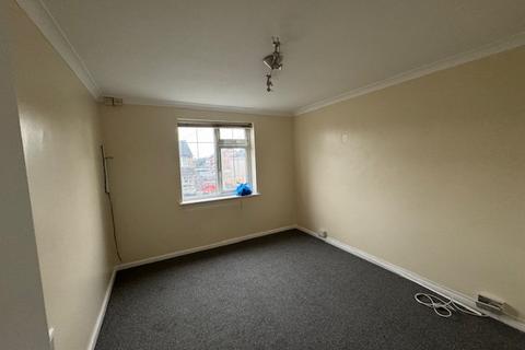 3 bedroom terraced house to rent, Austen Close, Tilbury RM18