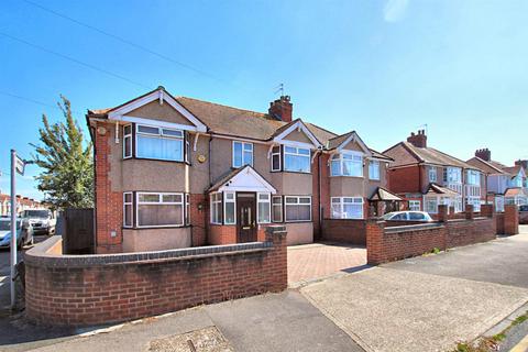 5 bedroom semi-detached house for sale, Brookside Road, Hayes UB4