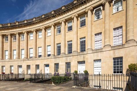 2 bedroom apartment to rent, Royal Crescent