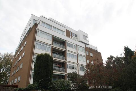 3 bedroom flat to rent, The Bowls, Chigwell, Essex