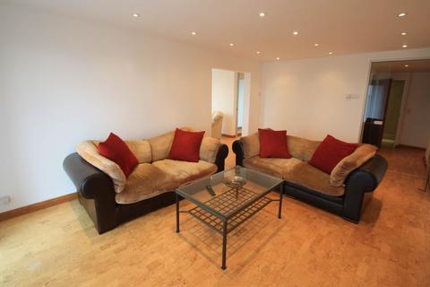 3 bedroom flat to rent, The Bowls, Chigwell, Essex