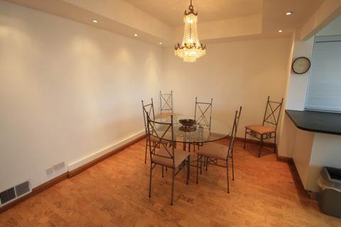 3 bedroom flat to rent, The Bowls, Chigwell, Essex