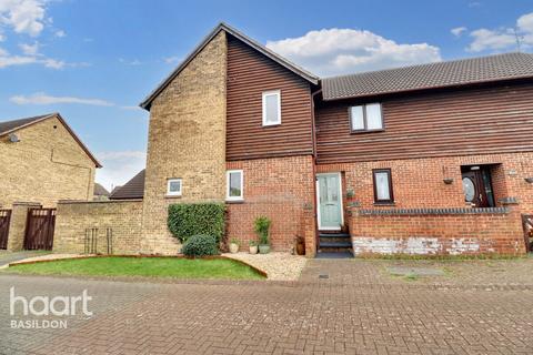 4 bedroom semi-detached house for sale, Rosecroft Close, Basildon