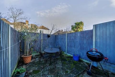 2 bedroom maisonette for sale, St. Andrews Road, London NW9