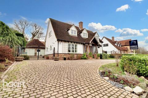 4 bedroom detached house for sale, Shelsley Drive, Basildon