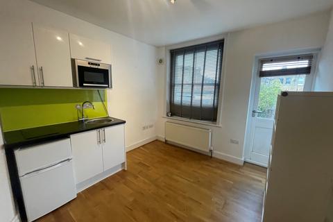 Flat to rent, Salisbury Road, Green Lanes, N4