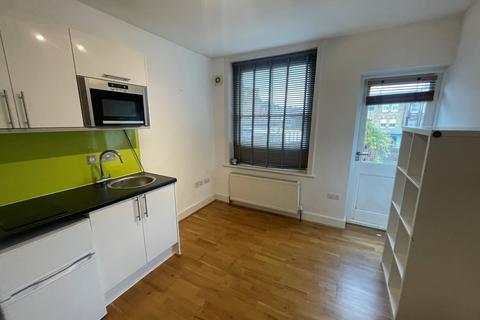 Flat to rent, Salisbury Road, Green Lanes, N4