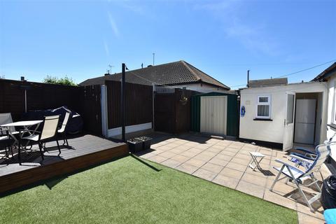 2 bedroom bungalow to rent, Canvey Island SS8