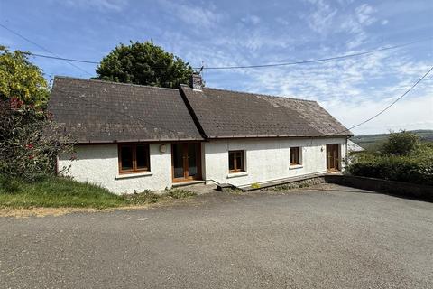 3 bedroom property with land for sale, Mydroilyn