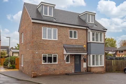 Donald Gardens, Horley RH6