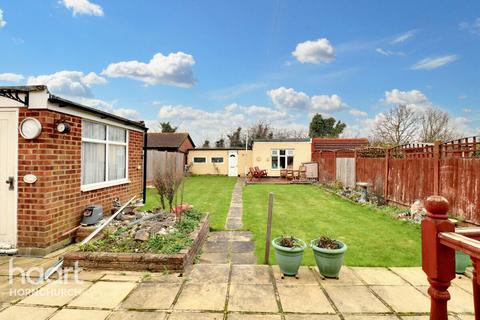52 Randall Drive, Hornchurch, RM12 6TA