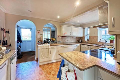 4 bedroom detached bungalow for sale, Shrewley Common, Shrewley, CV35