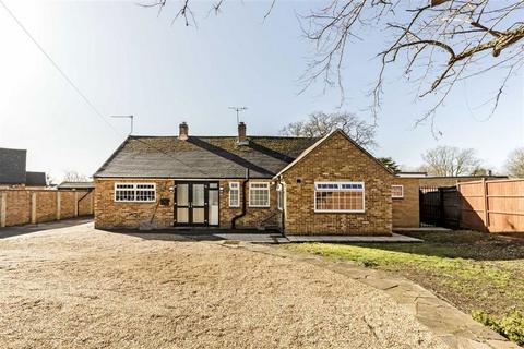 3 bedroom bungalow for sale, Park Avenue, Staines-Upon-Thames TW19