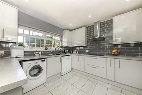 3 bedroom bungalow for sale, Park Avenue, Staines-Upon-Thames TW19