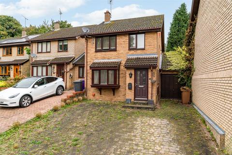 3 bedroom semi-detached house for sale, The Brambles, Welwyn