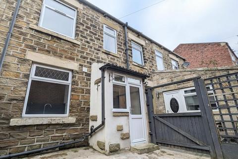 3 bedroom terraced house to rent, Camroyd Street, Dewsbury