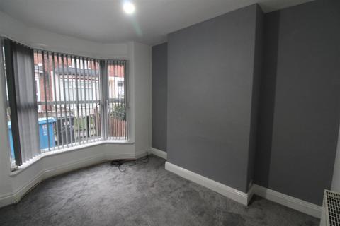 2 bedroom terraced house to rent, Vermont Crecent, Worthing street, Hull