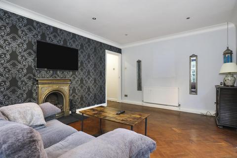 1 bedroom flat for sale, North Parade, York