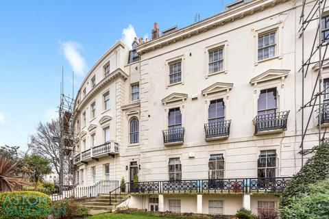 2 bedroom apartment to rent, Montpelier Crescent, Brighton BN1