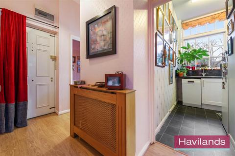 2 bedroom flat for sale, Tresilian Avenue, London