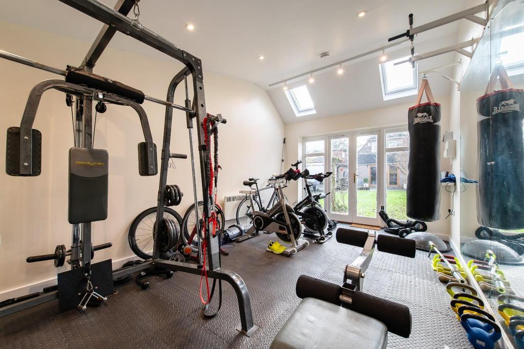 Outbuilding/Gym