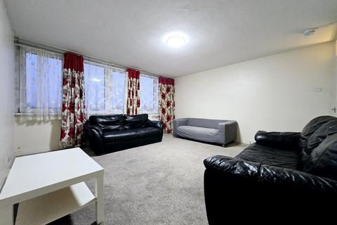 3 bedroom apartment to rent, Cam Court, Bibury Close, London