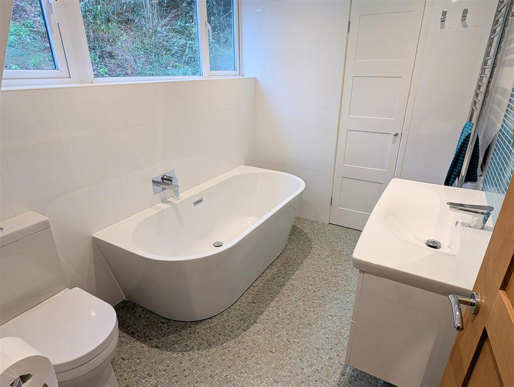 Bathroom.jpg