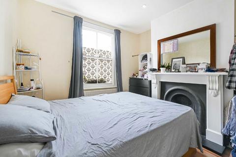 3 bedroom house to rent, Cahir Street, London E14