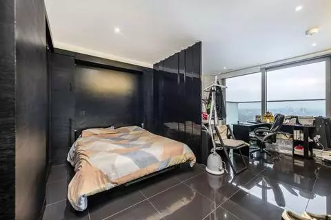 Studio to rent - View 5