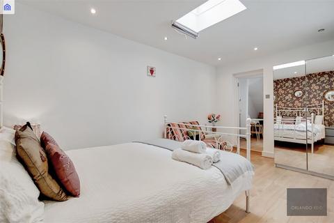 3 bedroom apartment to rent, Warwick Way, Pimlico