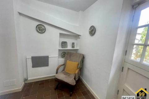 5 Meyrick Square, Dolgellau, LL40 1LT