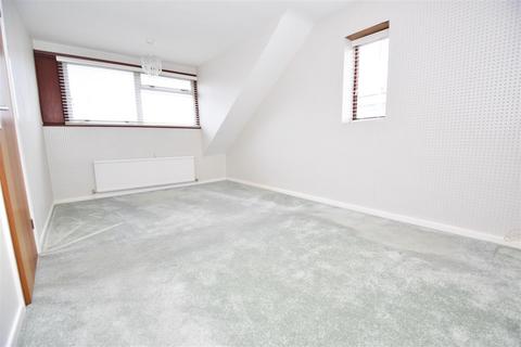 53 Ashcombe, Rochford, SS4 1SL