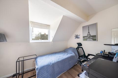 23 Fawns Manor Close, Feltham, TW14 8EN