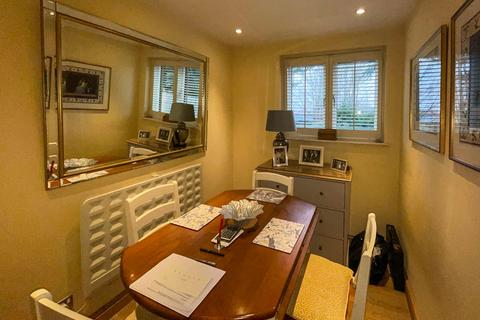 2 bedroom flat to rent, Gables Close, Lee, London, SE12