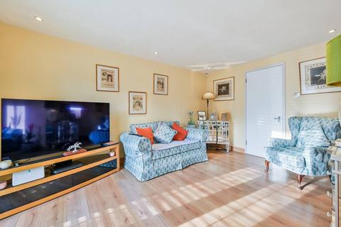 2 bedroom flat to rent, Gables Close, Lee, London, SE12