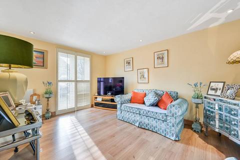 2 bedroom flat to rent, Gables Close, Lee, London, SE12