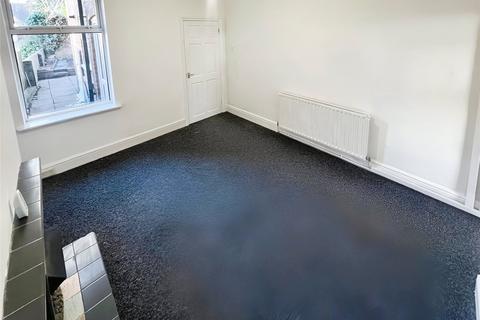 2 bedroom end of terrace house to rent, Greswold Street, West Bromwich, West Midlands, B71