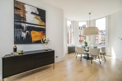 2 bedroom flat for sale, Green Street, London W1K