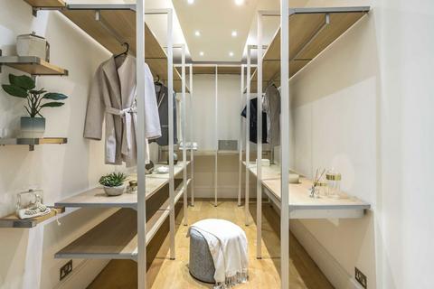 Flat 4, 19 Green Street, London, W1K 6RD