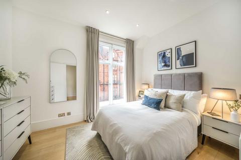 Flat 4, 19 Green Street, London, W1K 6RD
