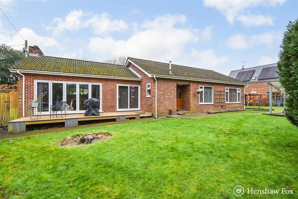 Fawley Road, Hythe, Hampshire 4 bed detached bungalow - £535,000