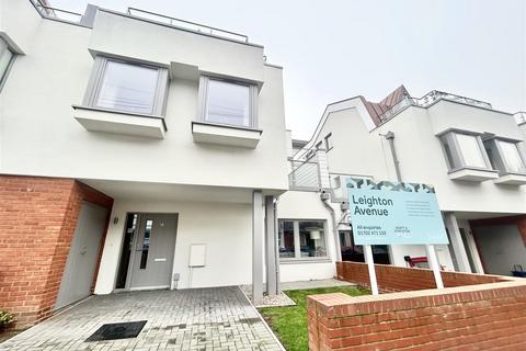 Leighton Avenue, Leigh-On-Sea