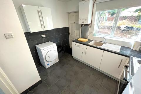 3 bedroom semi-detached house to rent, Manton Crescent, Lenton Abbey, Nottingham NG9