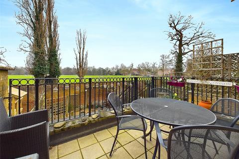 4 bedroom terraced house to rent, Admiralty Way, Teddington