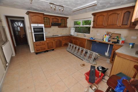 4 bedroom house for sale, Market Street, Whitland