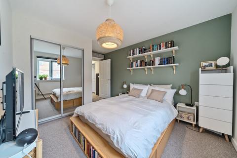 1 bedroom flat for sale, Bell Farm Way, Hersham, Walton-on-Thames, KT12