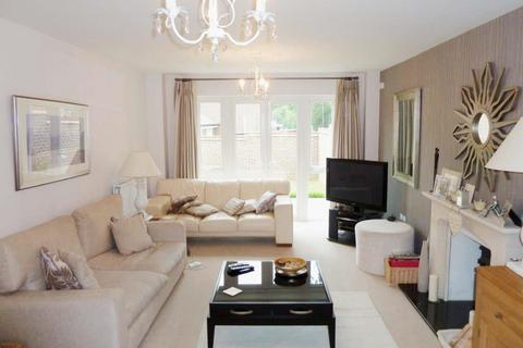 4 bedroom detached house to rent, Sherwood Way, Epsom KT19