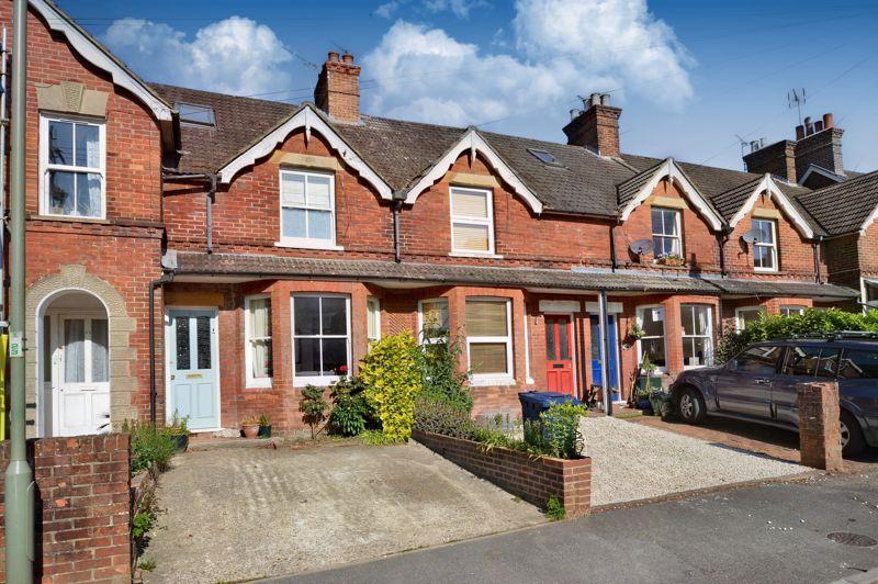 Lion Lane, Haslemere 3 bed terraced house £1,500 pcm (£346 pw)