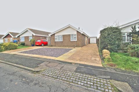 2 bedroom detached bungalow to rent, Gainsborough Crescent, Eastbourne BN23